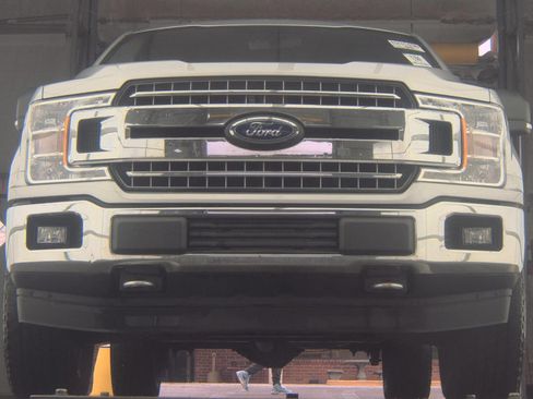 Used 2018 Ford F150 XLT w/ Equipment Group 302A Luxury AWD/4WD image 3