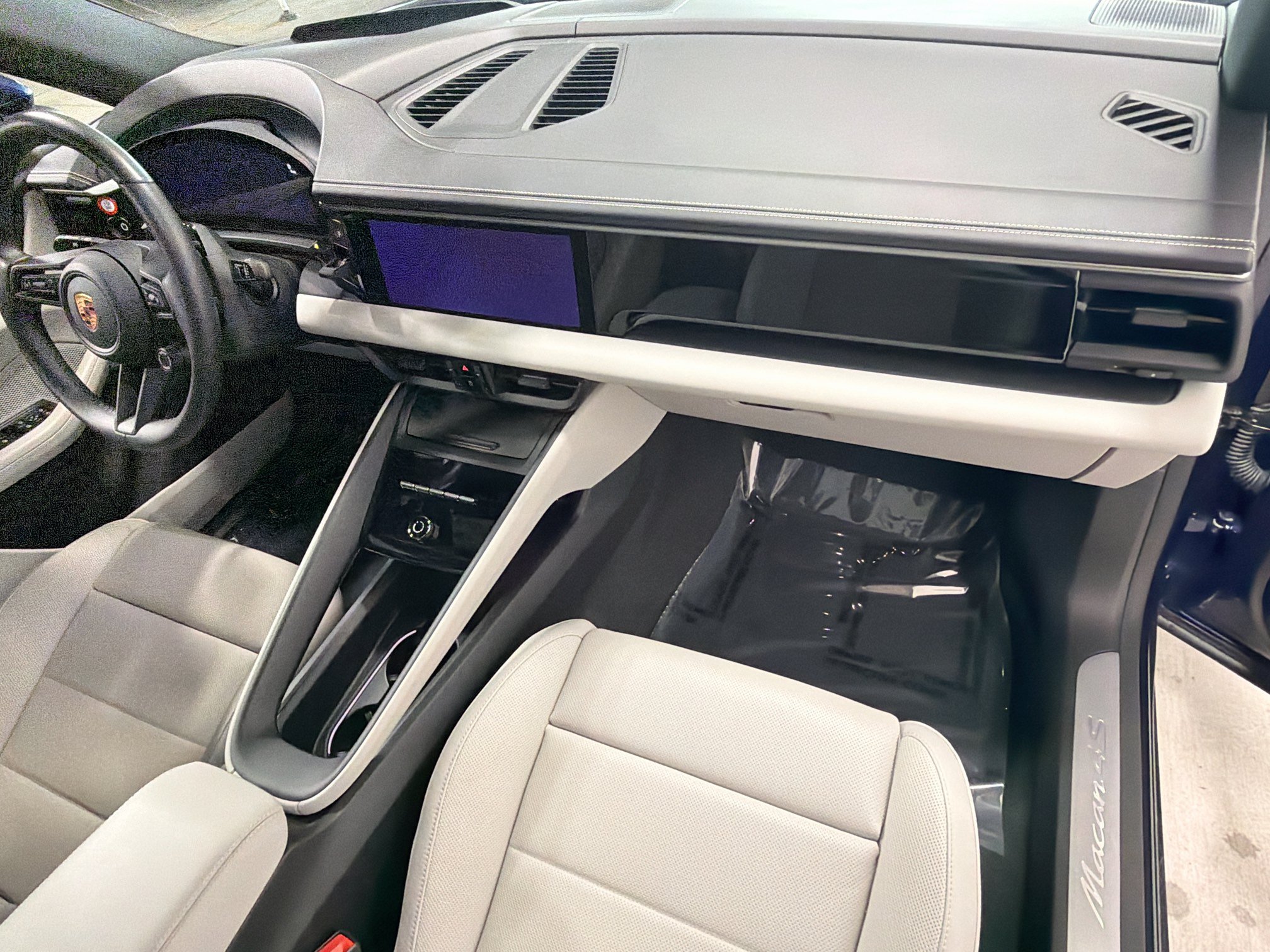 Certified 2026 Porsche Macan 4S Electric AWD/4WD image 16