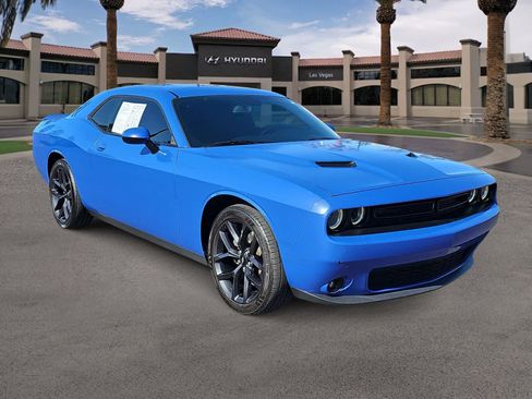 Used 2019 Dodge Challenger SXT w/ Blacktop Package RWD image 2