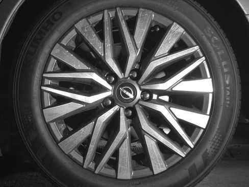 Used 2025 Nissan Altima 2.5 SV FWD image 14
