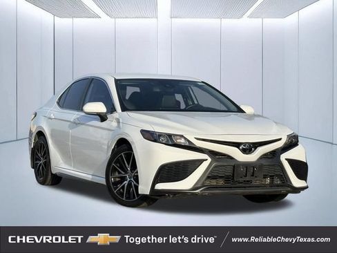 Used 2023 Toyota Camry SE FWD image 1