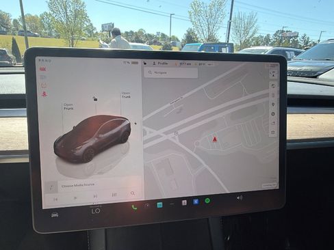 Used 2022 Tesla Model Y Long Range image 30