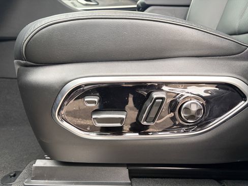 New 2025 Jeep Grand Cherokee Overland w/ Luxury Tech Group IV image 16