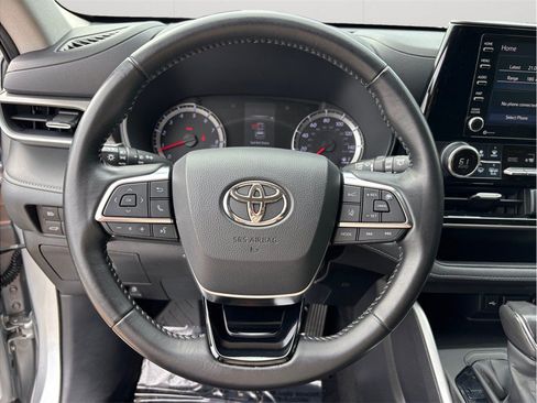 Used 2020 Toyota Highlander LE FWD image 21