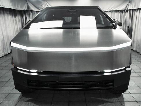 Used 2025 Tesla Cybertruck AWD Crew Cab image 2