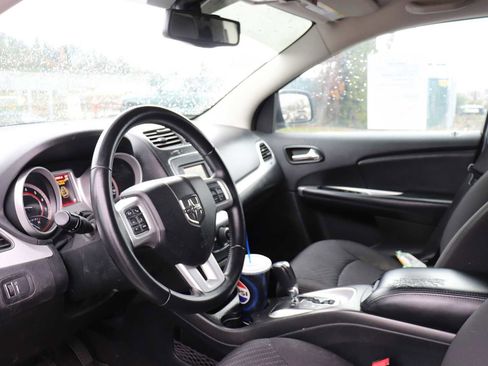 Used 2017 Dodge Journey SE w/ Flexible Seating Group image 10