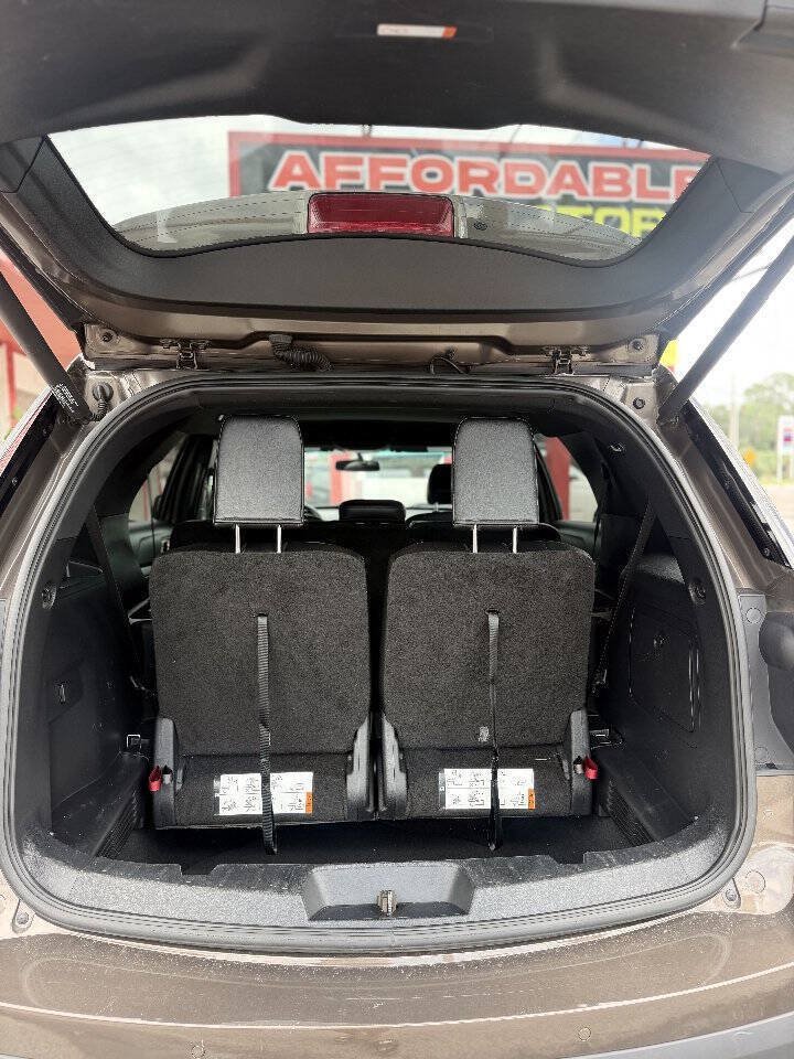 Used 2016 Ford Explorer XLT w/ Equipment Group 202A FWD image 7