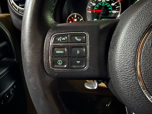 Used 2018 Jeep Wrangler Unlimited Rubicon w/ Dual Top Group AWD/4WD image 13