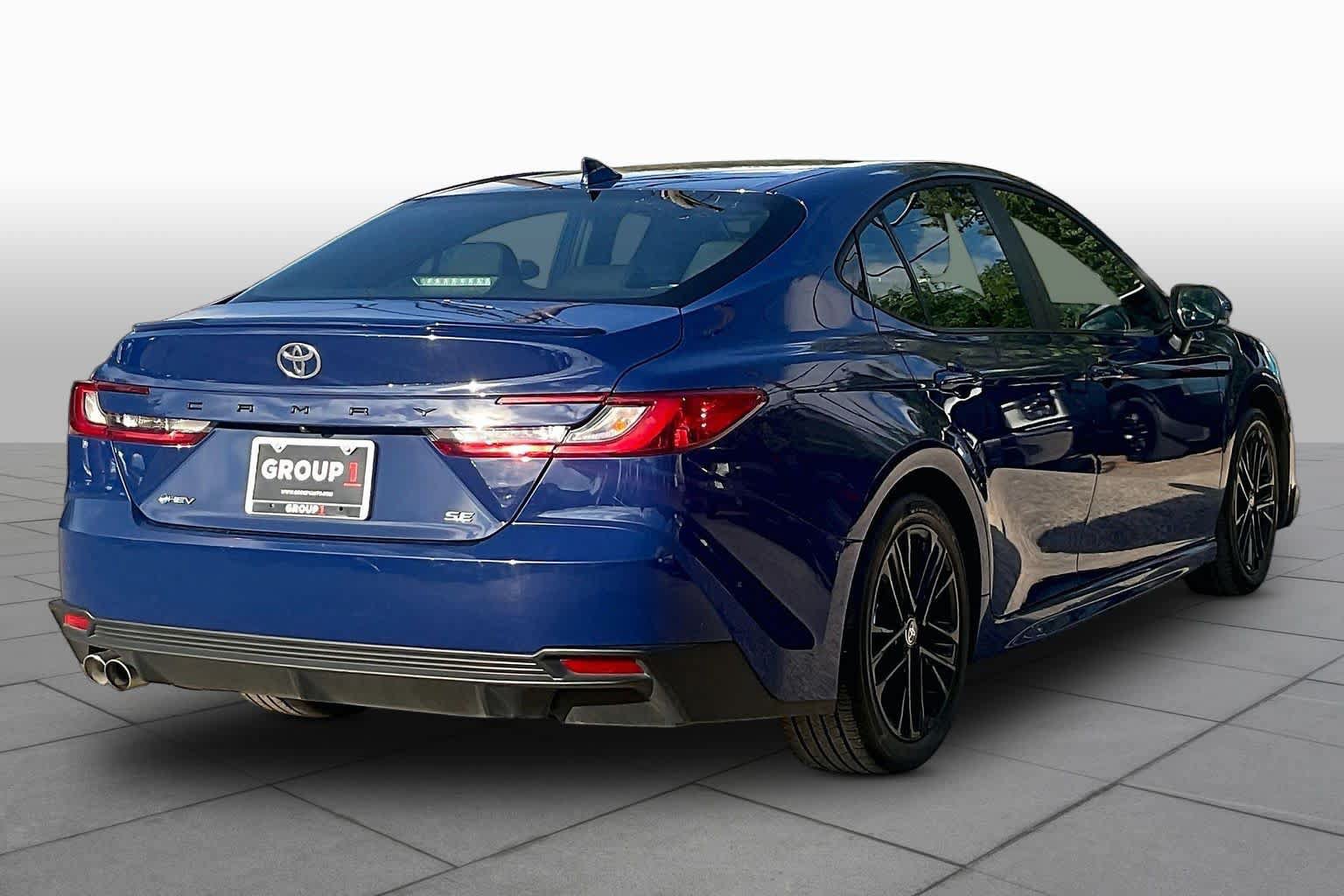 Used 2025 Toyota Camry SE FWD image 13