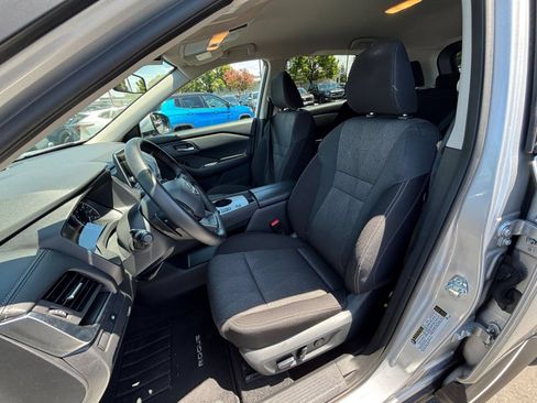 Used 2025 Nissan Rogue SV FWD image 38