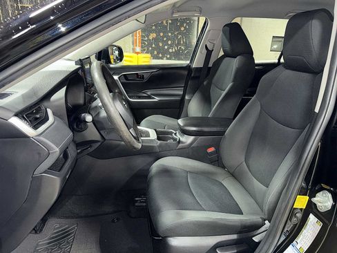 Used 2021 Toyota RAV4 LE w/ Carpet Mat Package (TMS) AWD/4WD image 15
