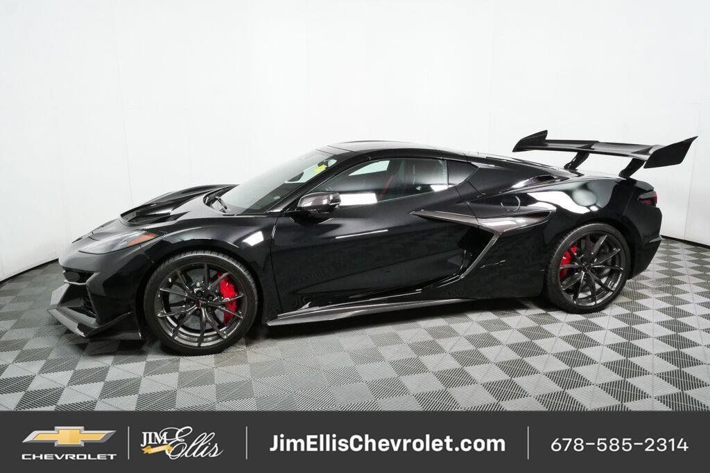 Used 2027 Chevrolet Corvette ZR1 w/ ZR1 Carbon Fiber Aero Package RWD image 31