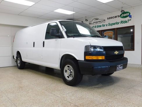 Used 2023 Chevrolet Express 3500 Extended w/ Driver Convenience Package RWD image 4