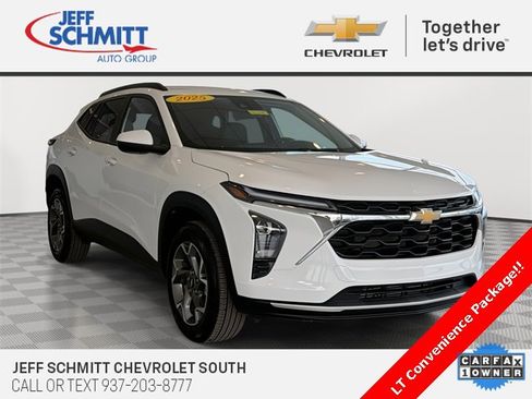 Certified 2025 Chevrolet Trax LT w/ LT Convenience Package image 1