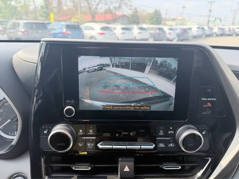 Used 2023 Toyota Highlander XLE image 27