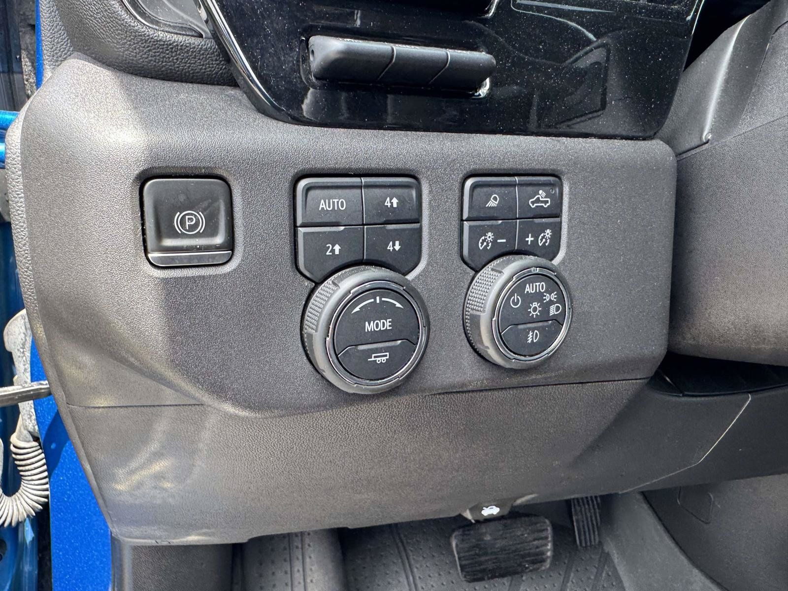 Used 2023 Chevrolet Silverado 1500 ZR2 w/ Technology Package AWD/4WD image 28