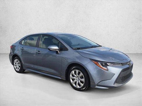 Used 2022 Toyota Corolla LE FWD image 3