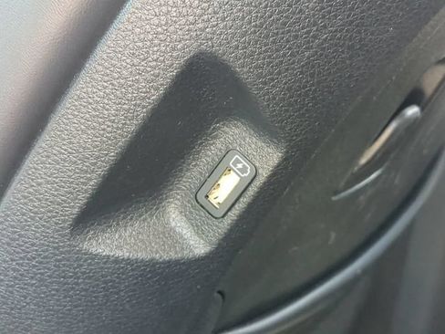 Used 2024 Kia Carnival EX FWD image 16