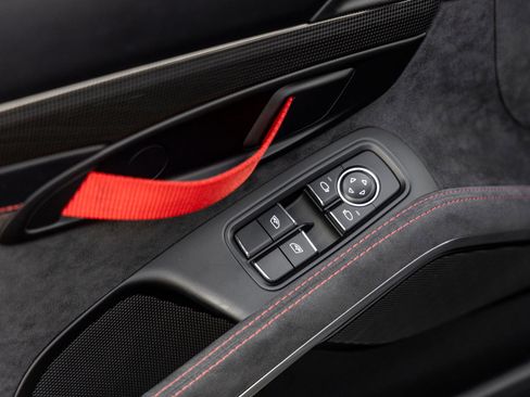 Certified 2016 Porsche Cayman GT4 RWD image 28