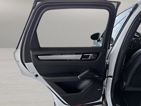 Used 2023 Porsche Cayenne image 17