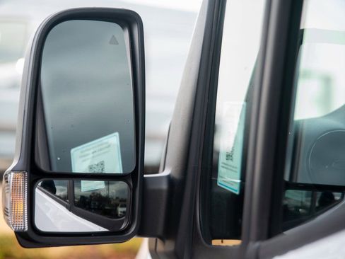 Used 2025 Mercedes-Benz Sprinter 2500 image 18