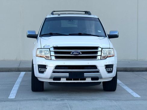 Used 2017 Ford Expedition Platinum RWD image 2