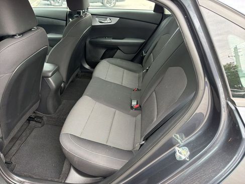 Used 2023 Kia Forte LXS w/ LXS Technology Package FWD image 9