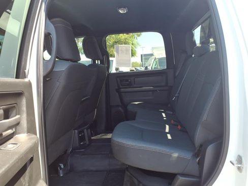Used 2024 RAM 2500 Tradesman w/ Chrome Appearance Group AWD/4WD image 17