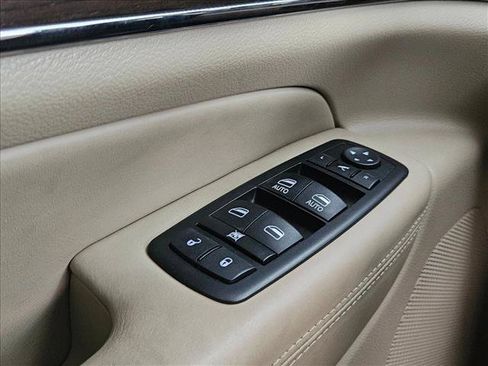 Used 2015 Jeep Grand Cherokee Overland RWD image 23