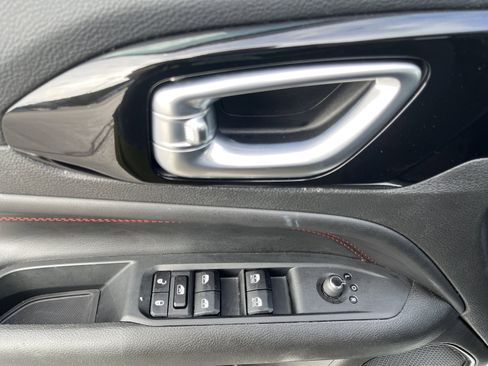 Used 2025 Jeep Compass Trailhawk AWD/4WD image 19