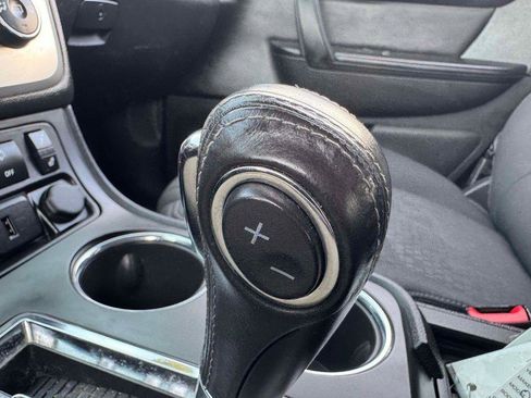 Used 2015 GMC Acadia SLE AWD/4WD image 30