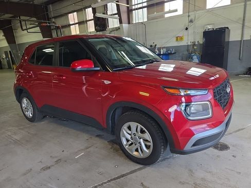 Used 2022 Hyundai Venue SE FWD image 3