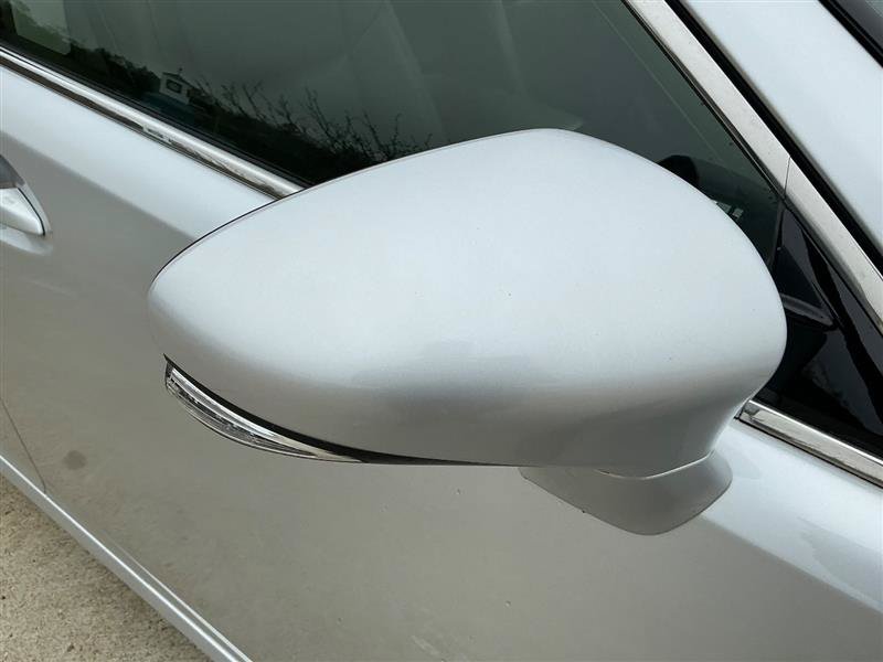 Used 2014 Lexus ES 300h w/ Luxury Package w/Bamboo Trim FWD image 13
