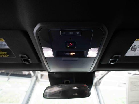 Used 2025 Toyota Tacoma SR AWD/4WD image 18