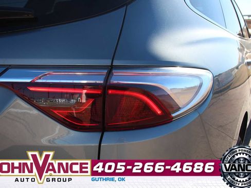 Used 2023 Buick Enclave Essence image 11