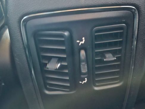 Used 2017 Dodge Durango SXT w/ 3rd Row Seating Group RWD image 30