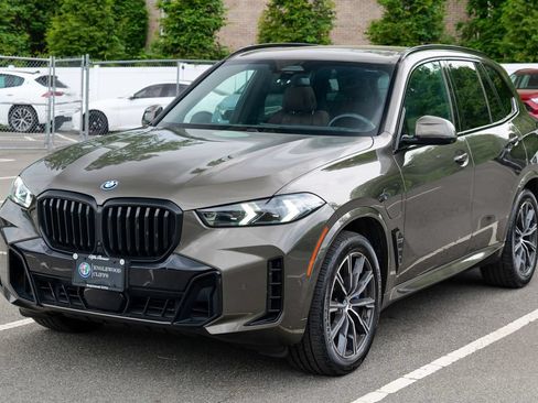 Used 2024 BMW X5 xDrive50e w/ M Sport Package AWD/4WD image 3