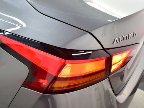Used 2025 Nissan Altima 2.5 SV image 31