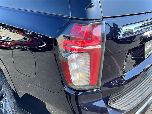 Used 2022 Chevrolet Suburban LT image 28