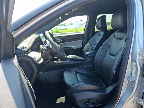 Certified 2025 Jeep Compass Limited AWD/4WD image 13
