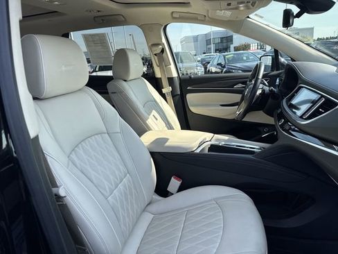 Used 2022 Buick Enclave Avenir w/ Avenir Technology Package AWD/4WD image 18