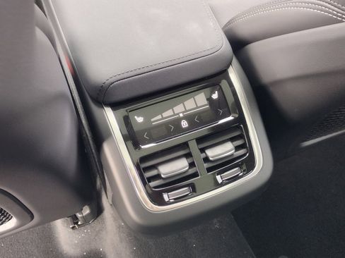 New 2026 Volvo XC60 B5 Ultra w/ Climate Package image 21