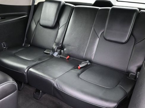 Used 2019 Nissan Armada Platinum w/ Captain's Chairs Package RWD image 33