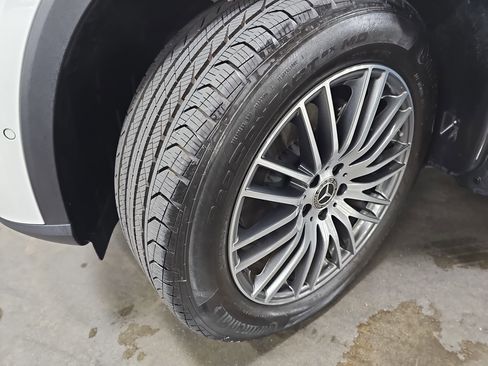 Certified 2025 Mercedes-Benz GLC 300 image 36