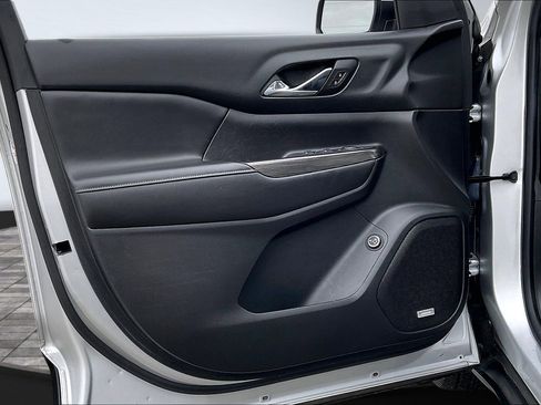 Used 2017 GMC Acadia SLT image 16