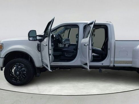 Used 2022 Ford F450 Limited w/ FX4 Off-Road Package AWD/4WD image 11