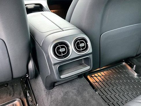 Used 2024 Mercedes-Benz C 300 4MATIC Sedan image 13