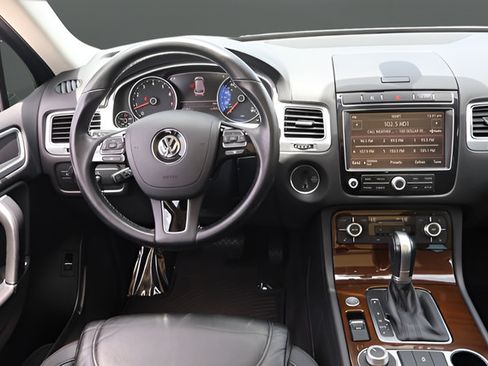 Used 2015 Volkswagen Touareg VR6 AWD/4WD image 15
