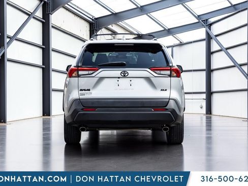 Used 2021 Toyota RAV4 XLE FWD image 21