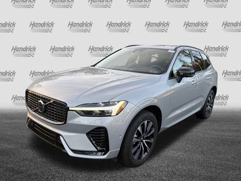 Certified 2025 Volvo XC60 B5 Plus image 5